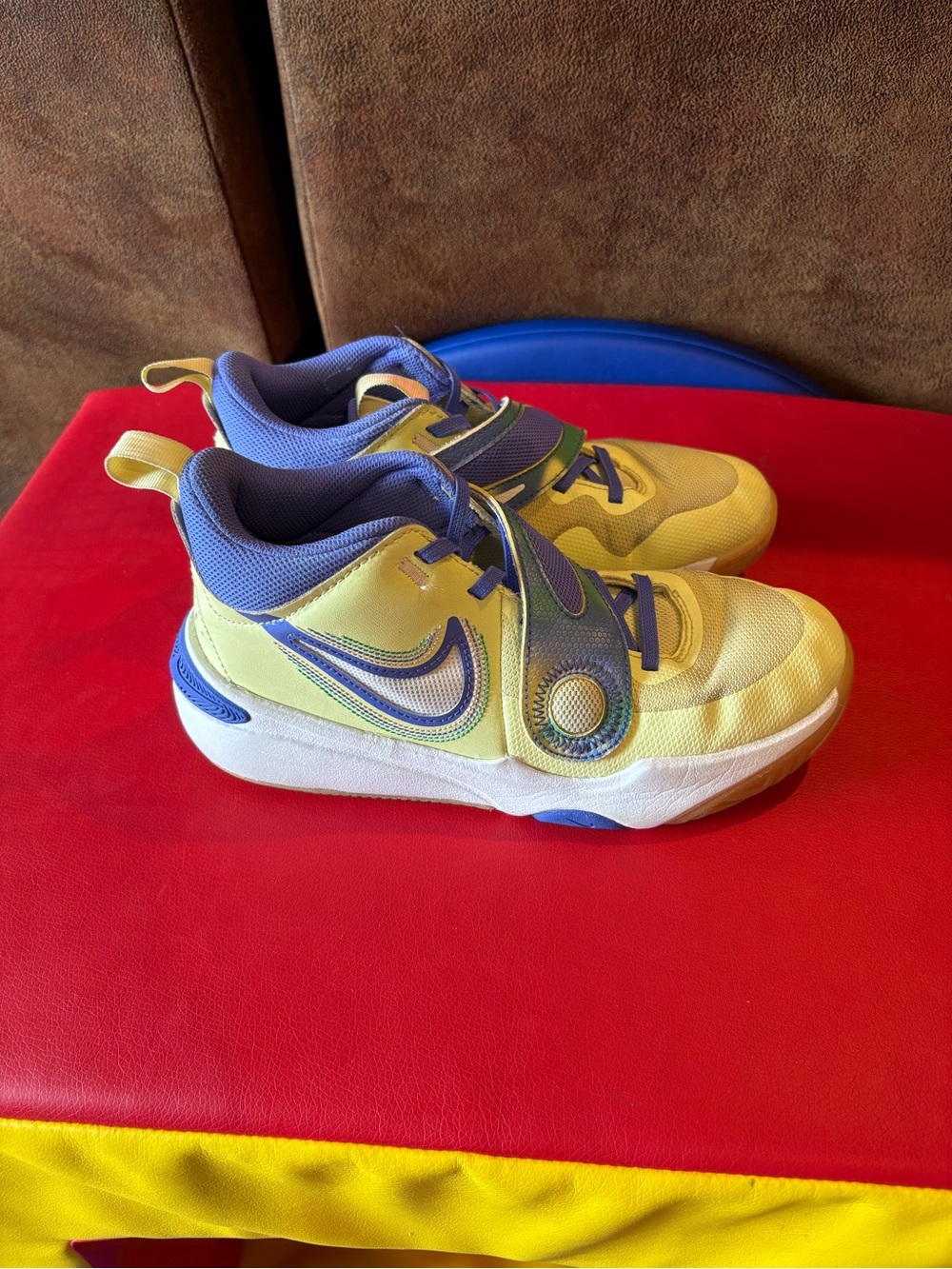 Nike Team Hustle D11 SE "Luminous Green Ultramarine" sneakers